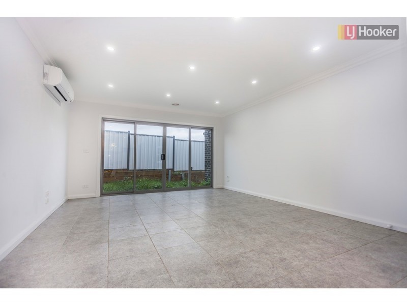 1-3/5 Falmer Place, Craigieburn VIC 3064