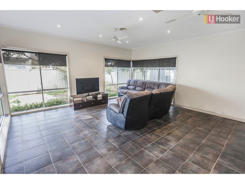 5 Pinehurst Rise, Craigieburn VIC 3064