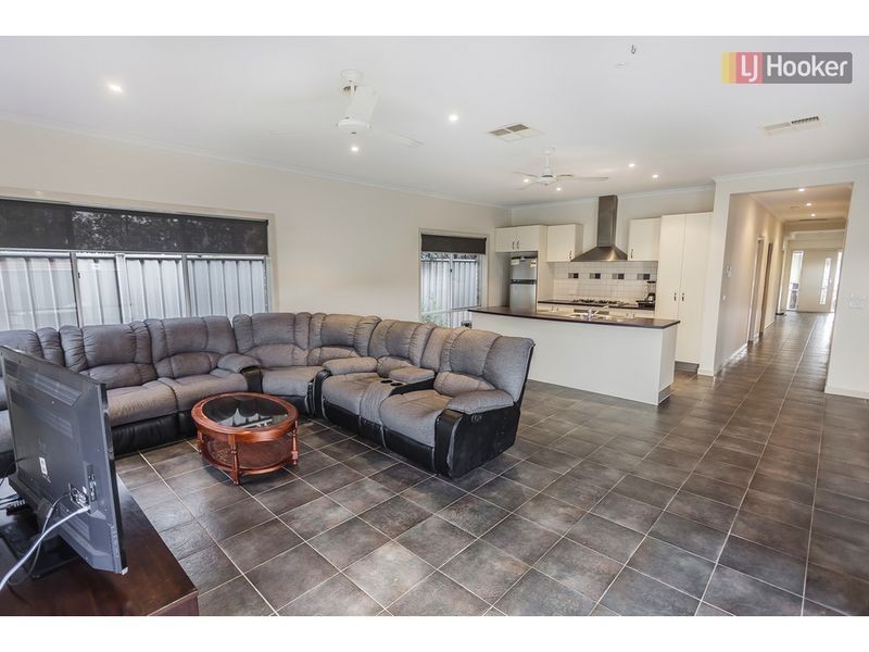 5 Pinehurst Rise, Craigieburn VIC 3064