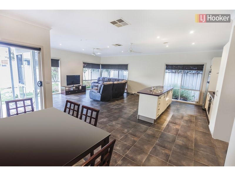 5 Pinehurst Rise, Craigieburn VIC 3064