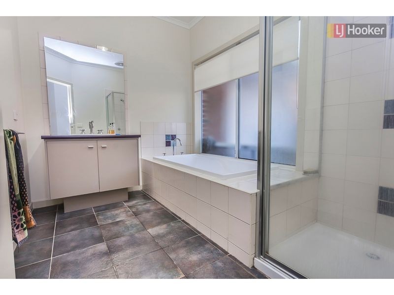 5 Pinehurst Rise, Craigieburn VIC 3064