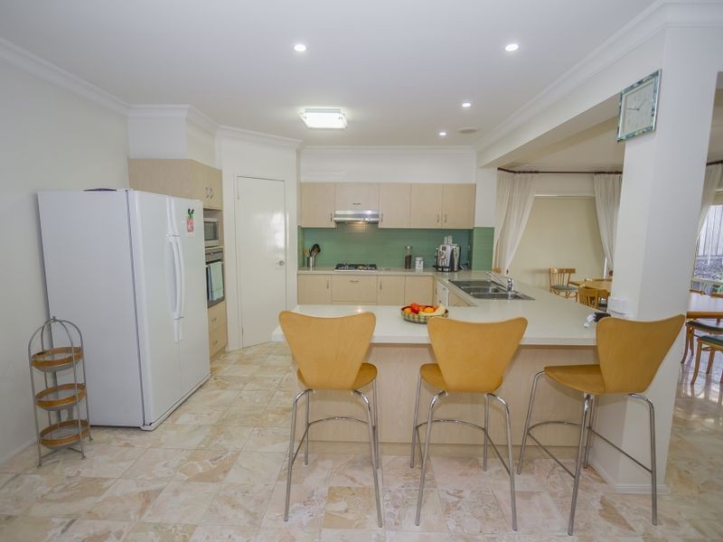 115 McPherson Blvd, Roxburgh Park VIC 3064