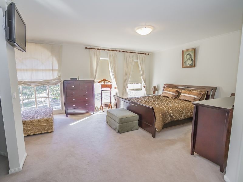 115 McPherson Blvd, Roxburgh Park VIC 3064