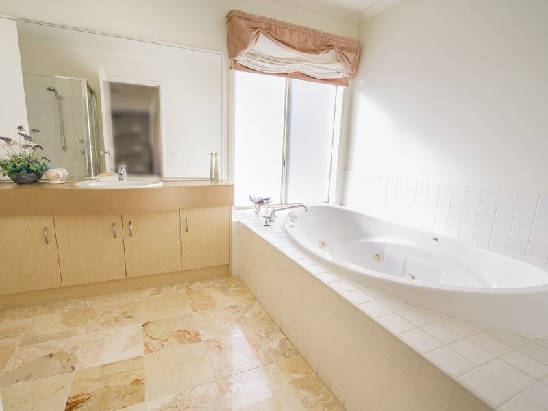 115 McPherson Blvd, Roxburgh Park VIC 3064