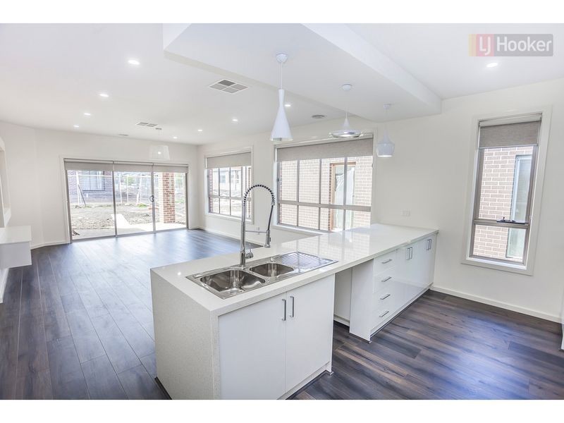 672 Grand Boulevard, Mickleham VIC 3064