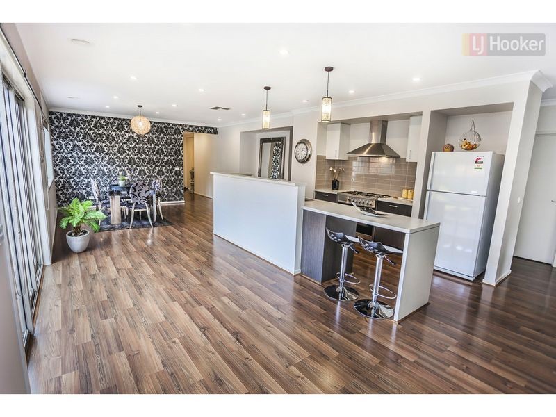 50 Biltmore Crescent, Roxburgh Park VIC 3064