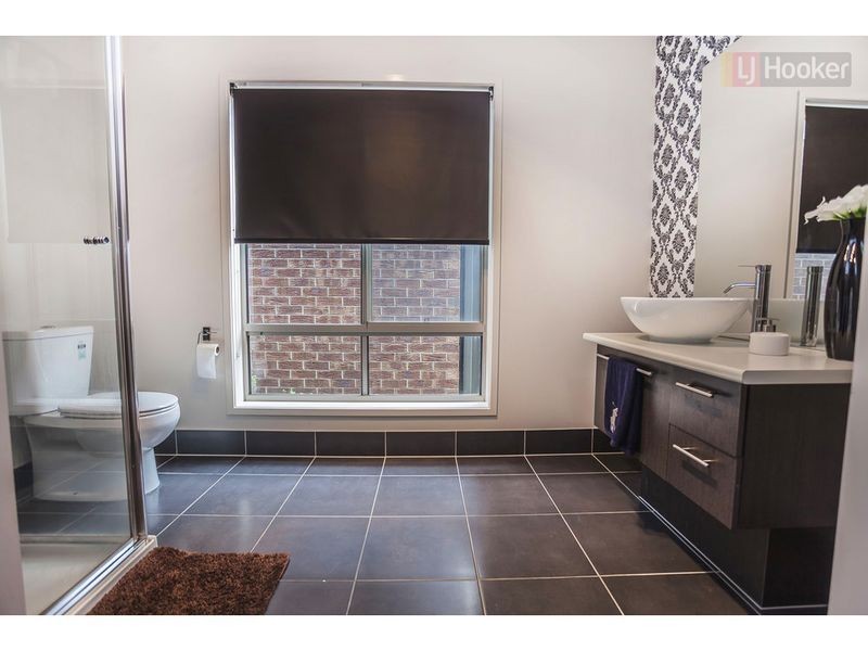 50 Biltmore Crescent, Roxburgh Park VIC 3064