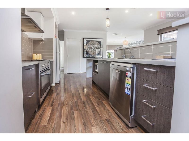 50 Biltmore Crescent, Roxburgh Park VIC 3064