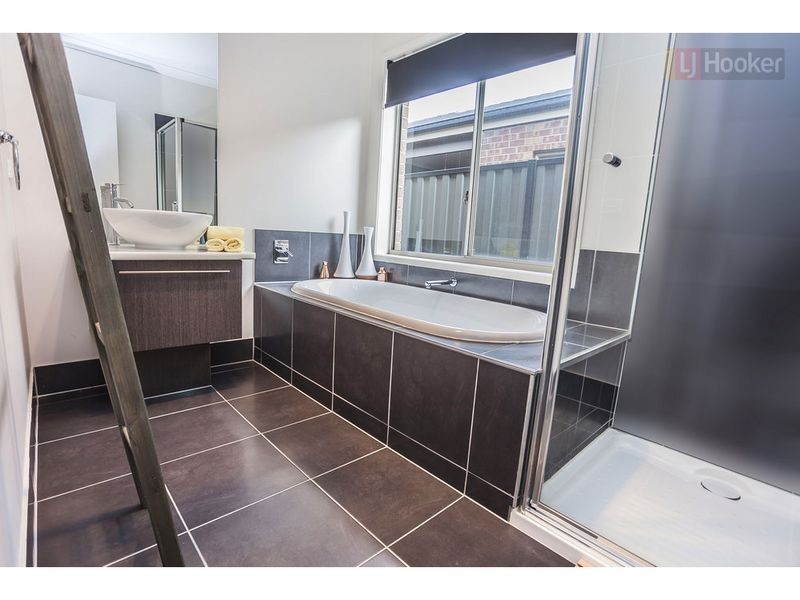 50 Biltmore Crescent, Roxburgh Park VIC 3064