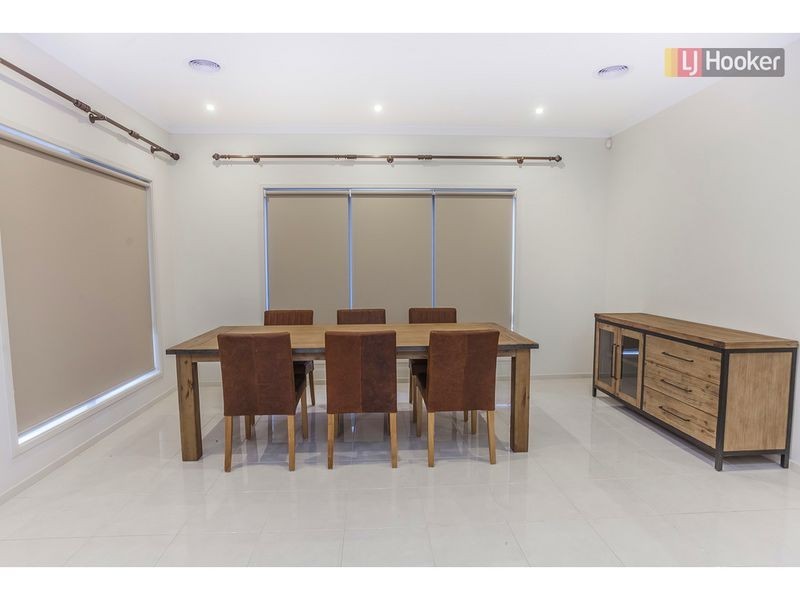 10 Scoria Circuit, Craigieburn VIC 3064