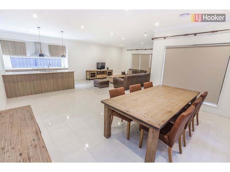 10 Scoria Circuit, Craigieburn VIC 3064