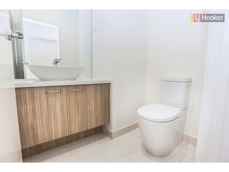 10 Scoria Circuit, Craigieburn VIC 3064