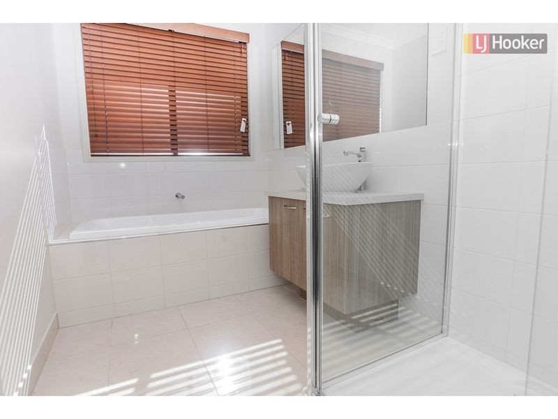 10 Scoria Circuit, Craigieburn VIC 3064