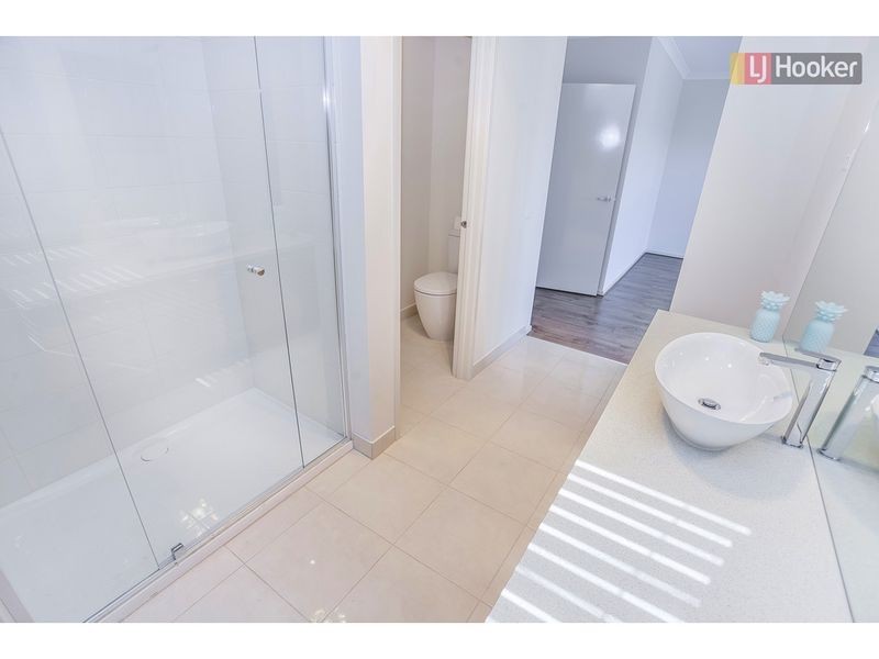 10 Scoria Circuit, Craigieburn VIC 3064