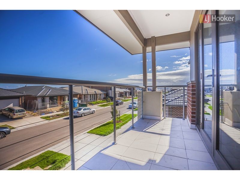10 Scoria Circuit, Craigieburn VIC 3064