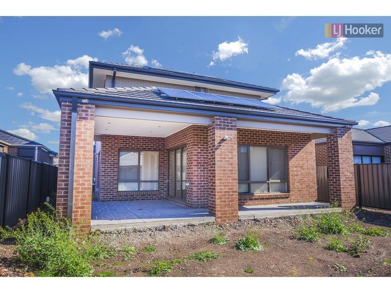 10 Scoria Circuit, Craigieburn VIC 3064