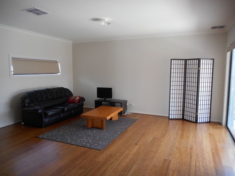 40 Trillium Blvd, Mickleham VIC 3064