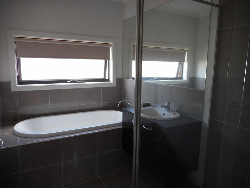 40 Trillium Blvd, Mickleham VIC 3064