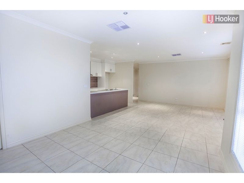 17 Serendip Crescent, Greenvale VIC 3059
