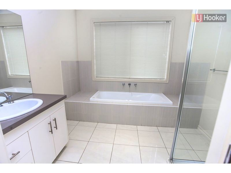 17 Serendip Crescent, Greenvale VIC 3059