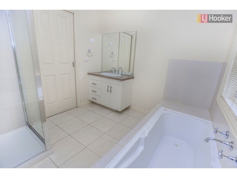 17 Serendip Crescent, Greenvale VIC 3059