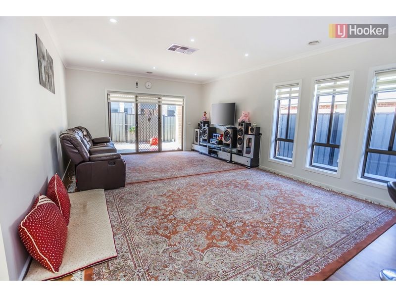 33 Serenity Way, Craigieburn VIC 3064