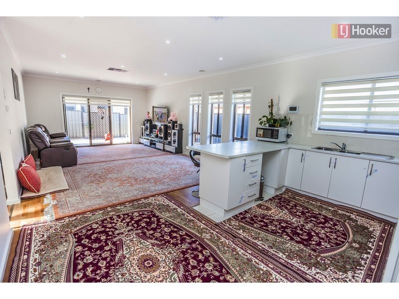 33 Serenity Way, Craigieburn VIC 3064