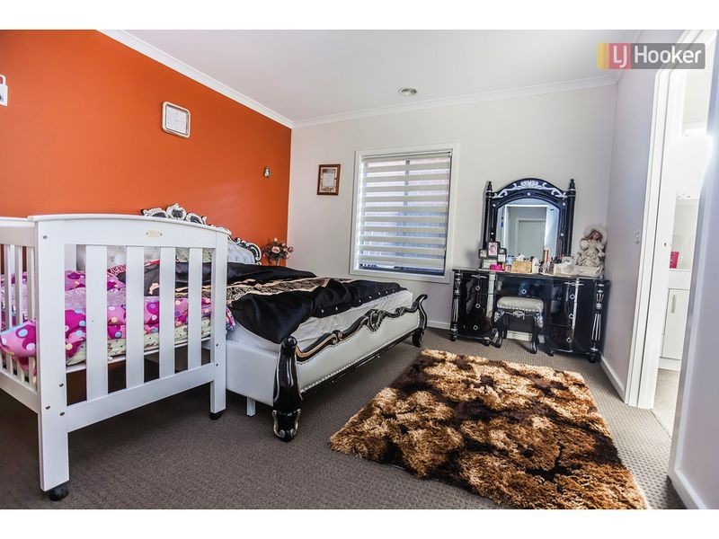 33 Serenity Way, Craigieburn VIC 3064