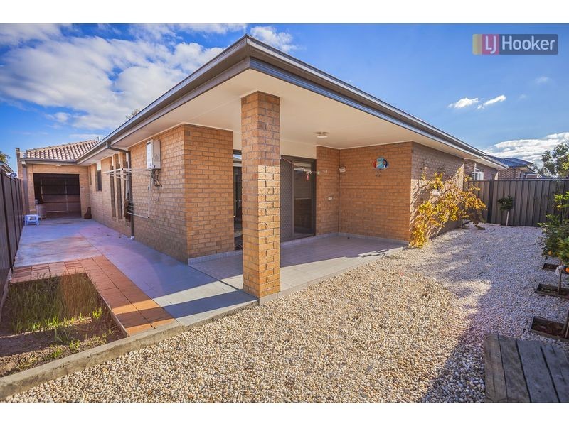 33 Serenity Way, Craigieburn VIC 3064