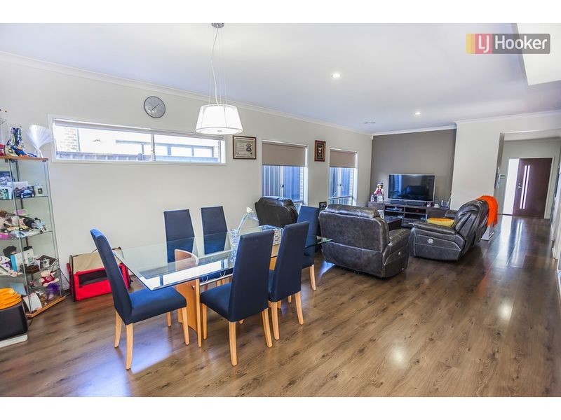 25 Baronial Way, Craigieburn VIC 3064