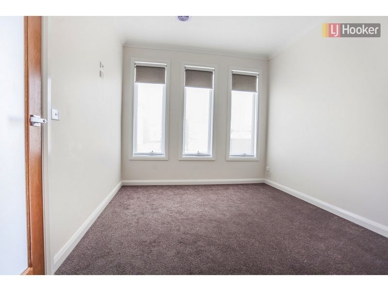 45 Hollington Drive, Mickleham VIC 3064