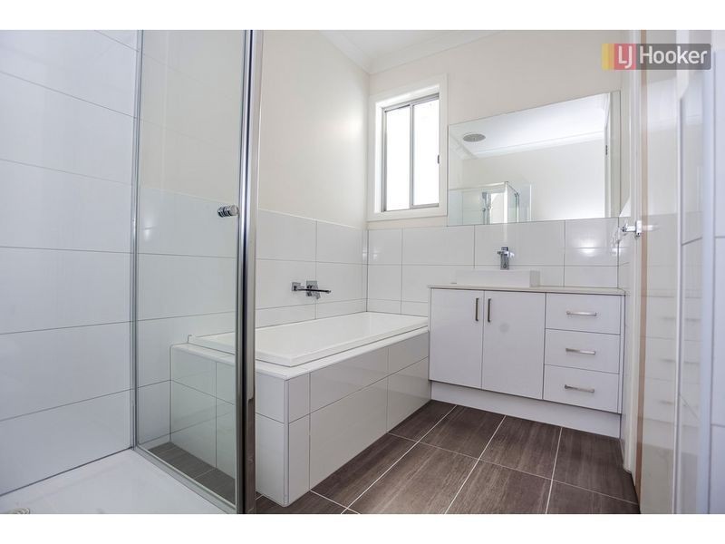 45 Hollington Drive, Mickleham VIC 3064