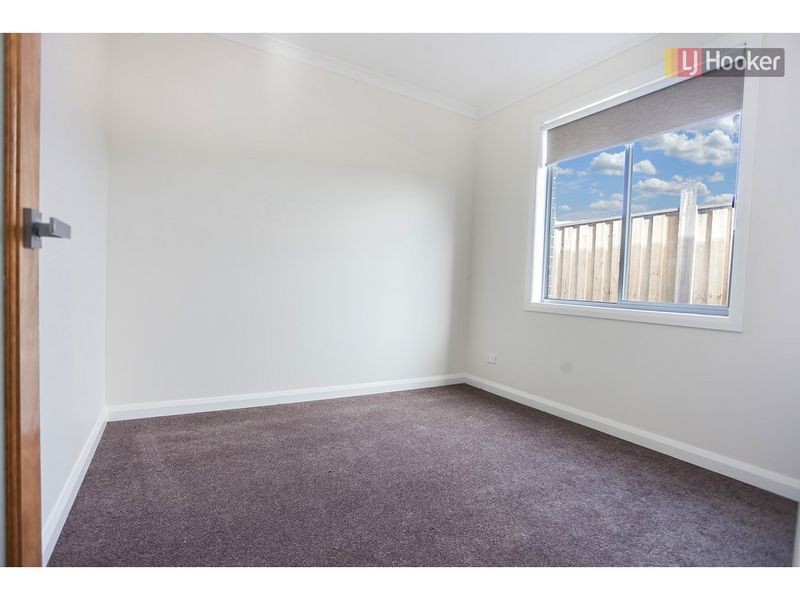 45 Hollington Drive, Mickleham VIC 3064