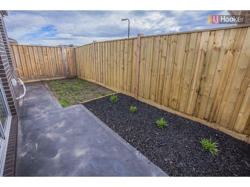 45 Hollington Drive, Mickleham VIC 3064