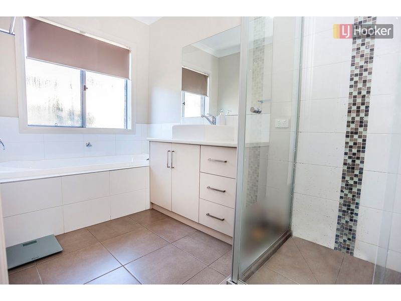 29 Bradshaw Avenue, Craigieburn VIC 3064