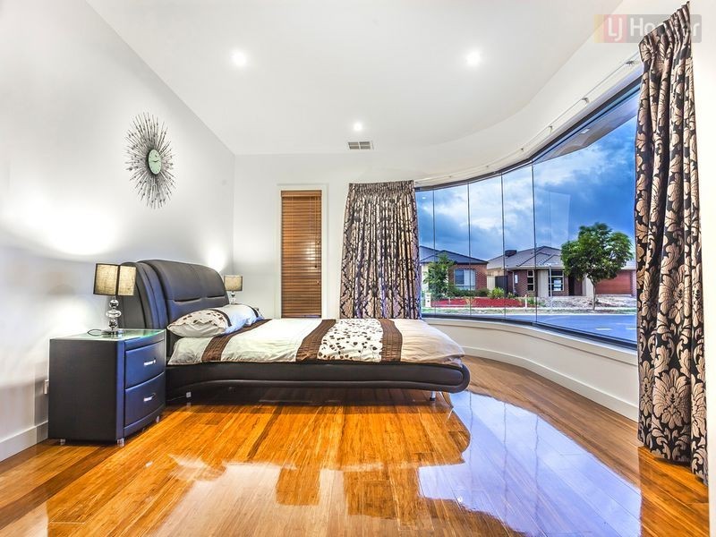 41 Biltmore Crescent, Roxburgh Park VIC 3064