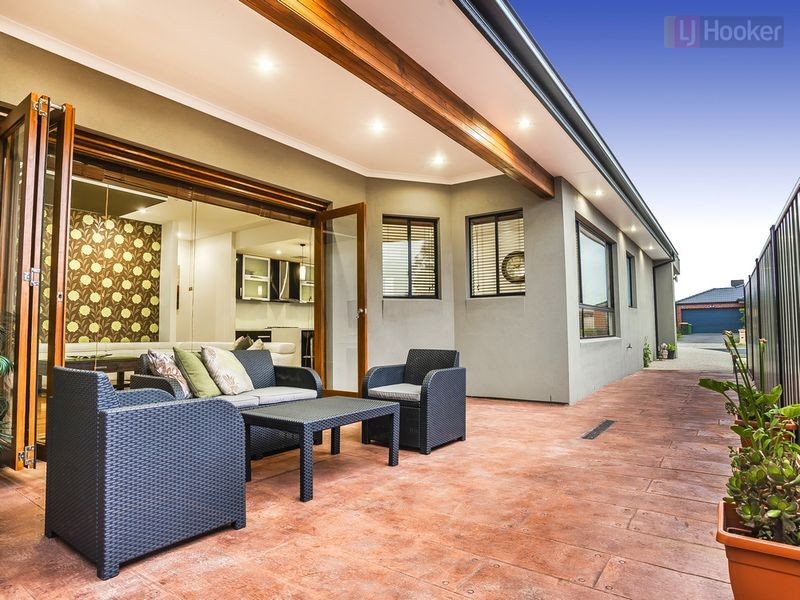 41 Biltmore Crescent, Roxburgh Park VIC 3064