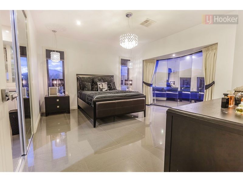 16 Biltmore Crescent, Roxburgh Park VIC 3064