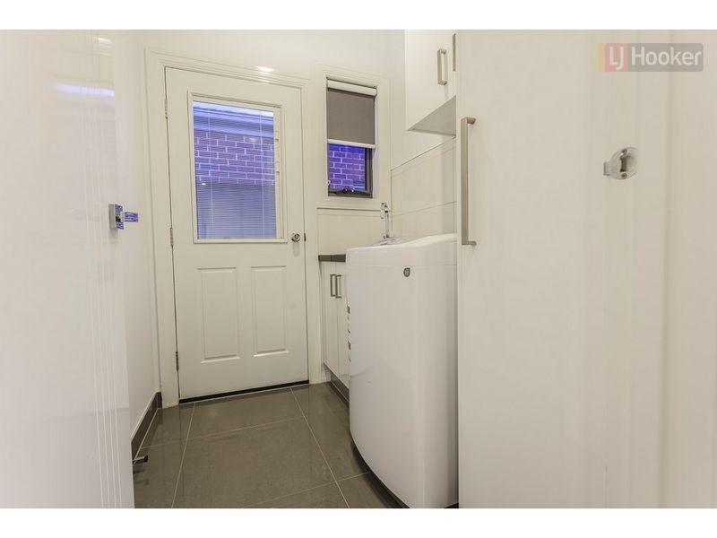 16 Biltmore Crescent, Roxburgh Park VIC 3064