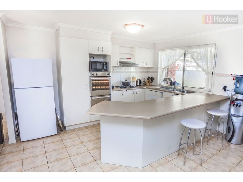 8 Bertrand Court, Craigieburn VIC 3064