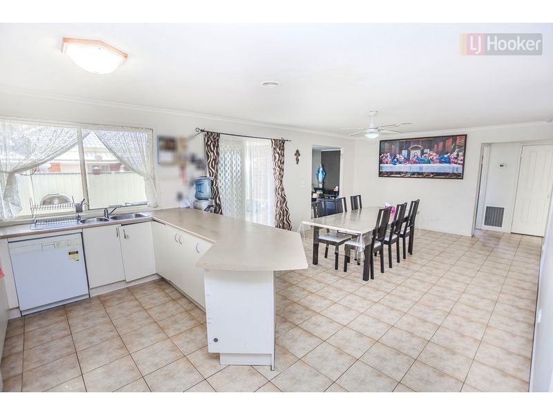 8 Bertrand Court, Craigieburn VIC 3064