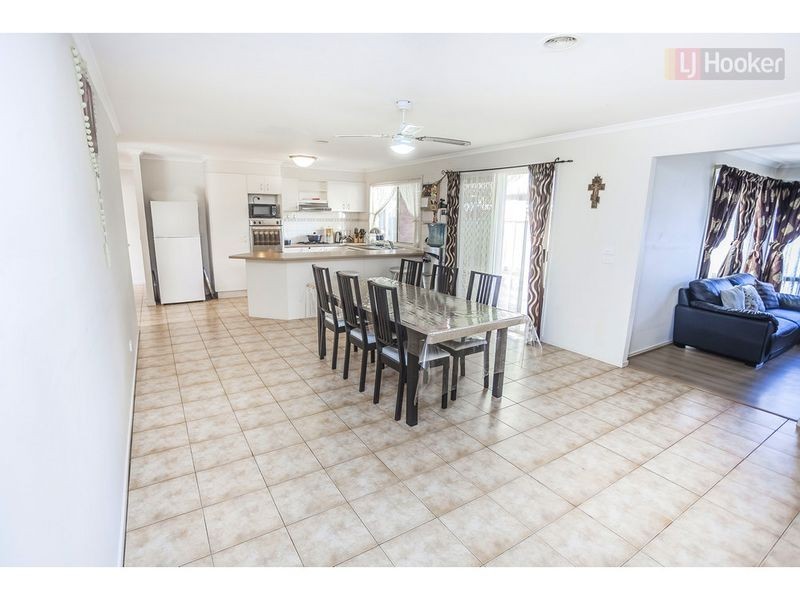 8 Bertrand Court, Craigieburn VIC 3064