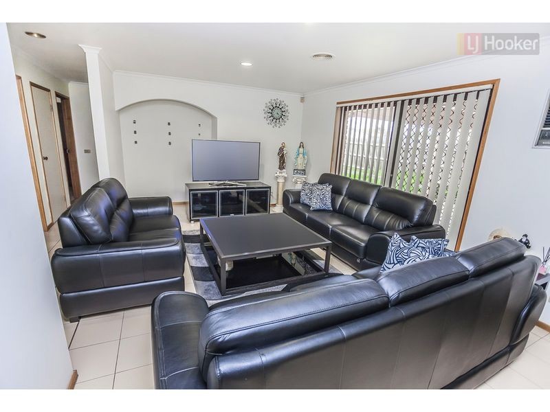 31 Bridgewater Road, Craigieburn VIC 3064