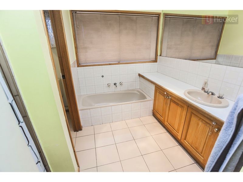 31 Bridgewater Road, Craigieburn VIC 3064