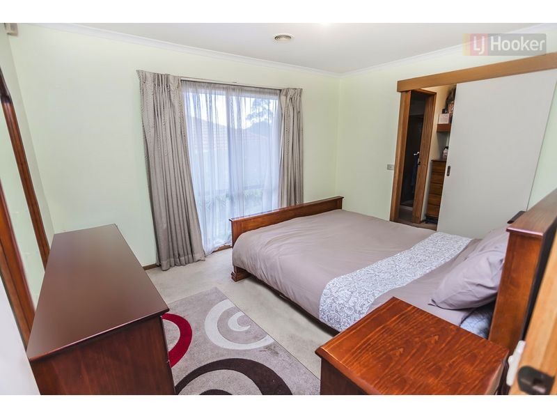 31 Bridgewater Road, Craigieburn VIC 3064