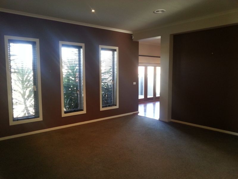 17 Girraween Cres, Craigieburn VIC 3064