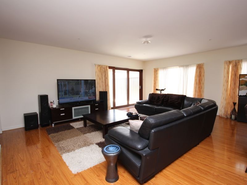 6 Fenland Street, Craigieburn VIC 3064