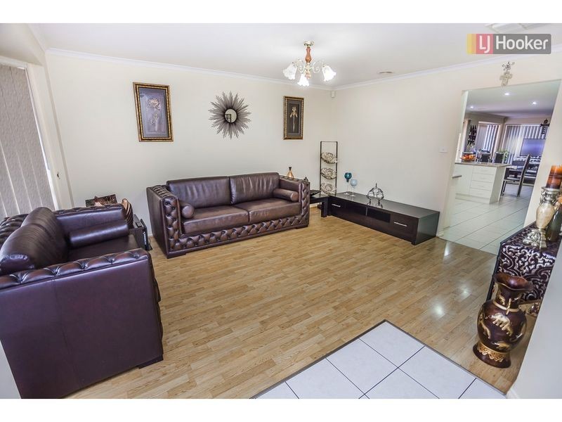 8 Havilland Drive, Roxburgh Park VIC 3064