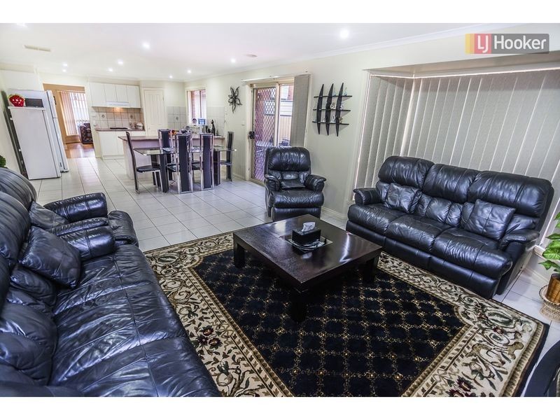 8 Havilland Drive, Roxburgh Park VIC 3064