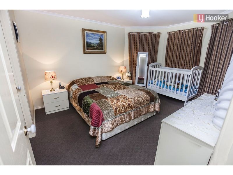 8 Havilland Drive, Roxburgh Park VIC 3064